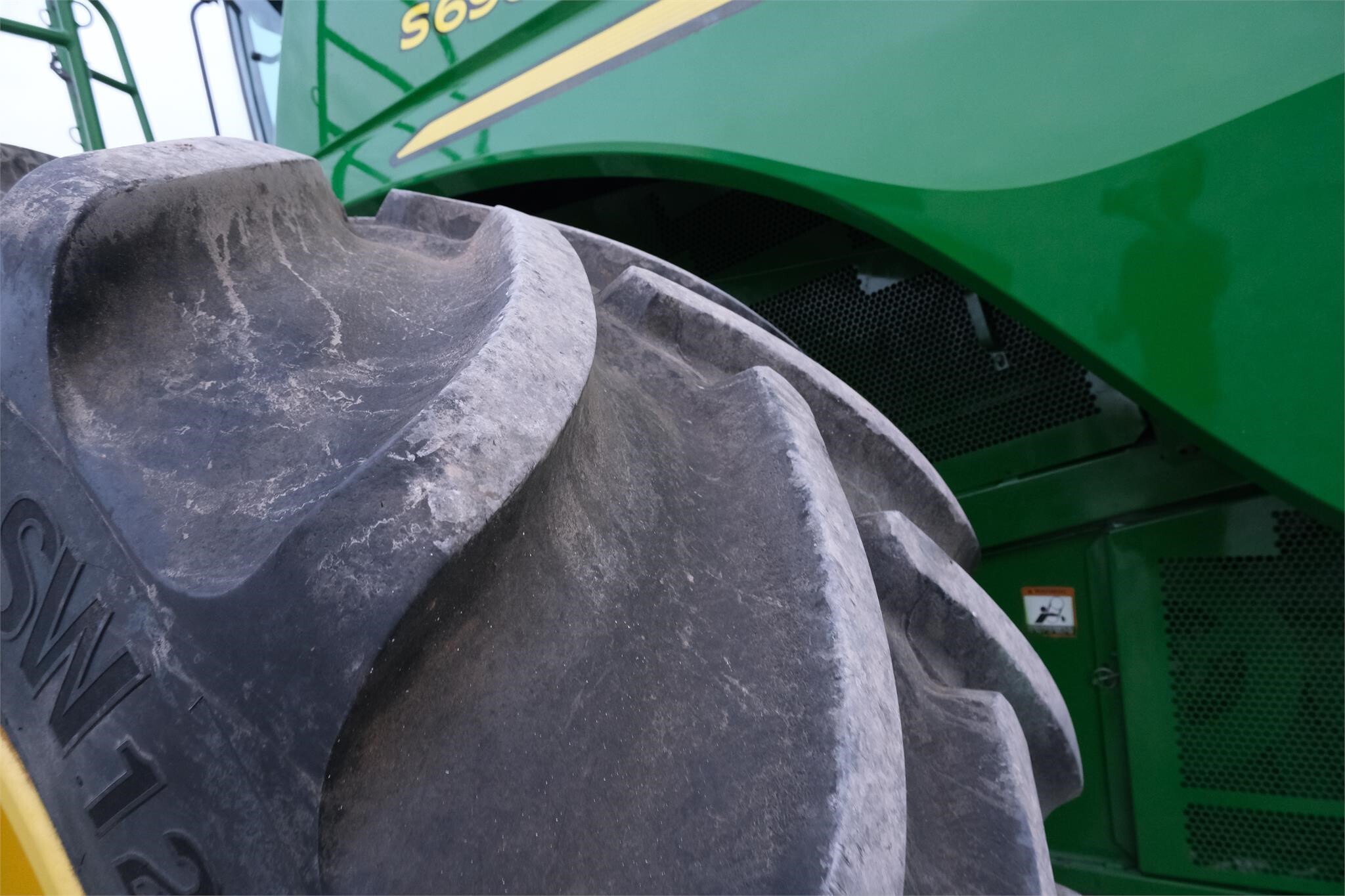 2012 John Deere S690 Combine