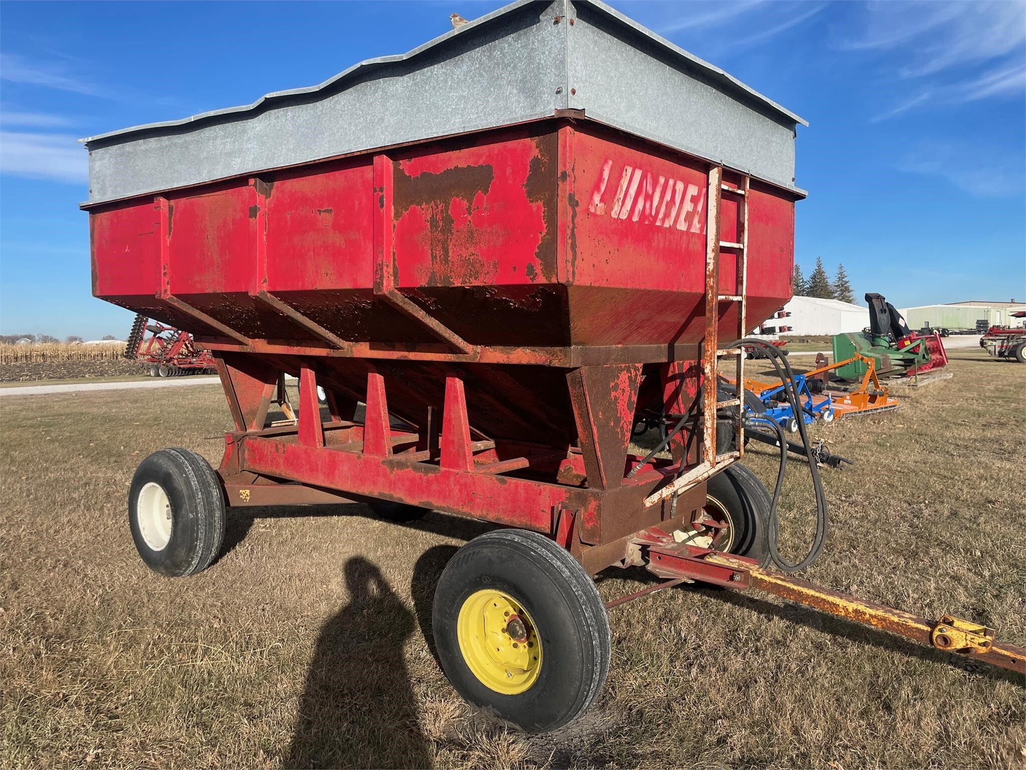  Lundell 300 Gravity Wagon