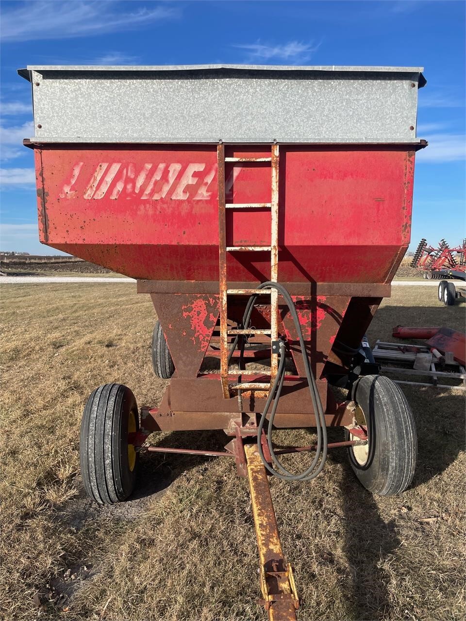  Lundell 300 Gravity Wagon