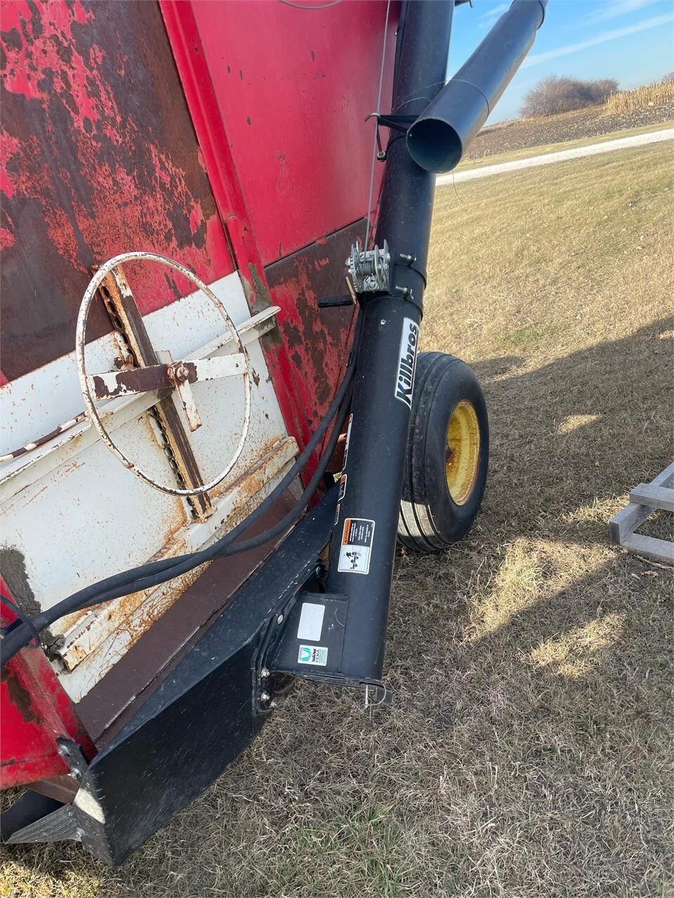  Lundell 300 Gravity Wagon