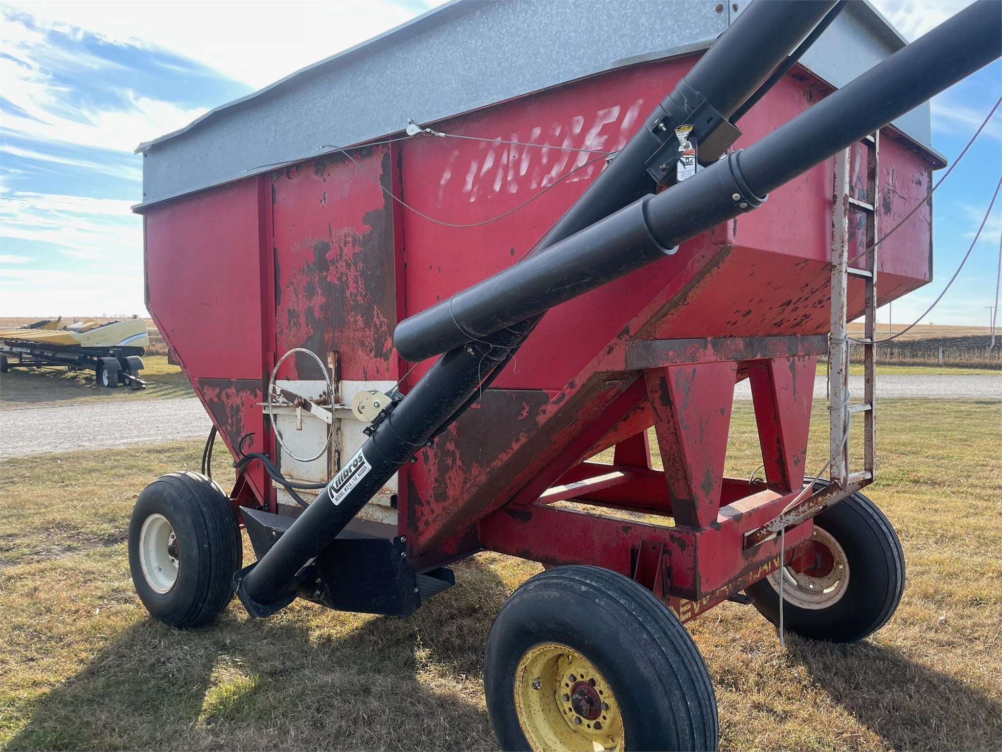  Lundell 300 Gravity Wagon