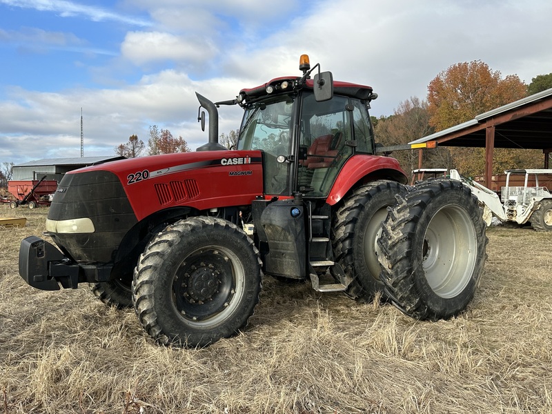 Magnum 240, Row Crop Tractor