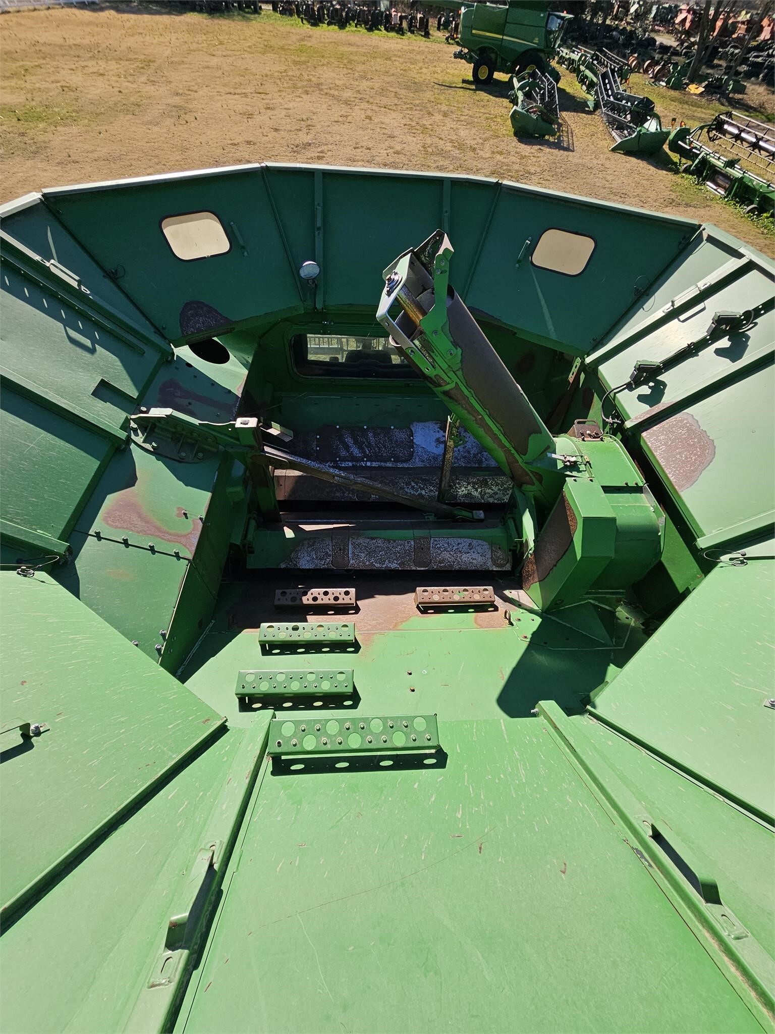 2015 John Deere S680 Combine