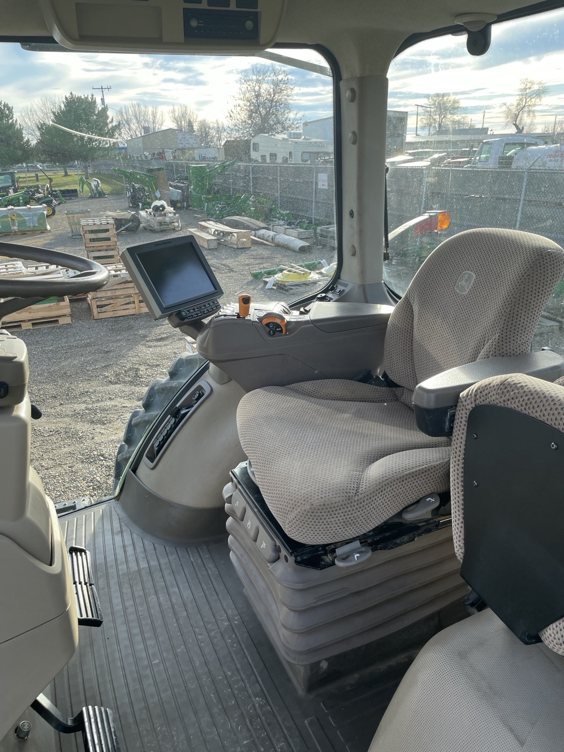 2016 John Deere 7210R Tractor