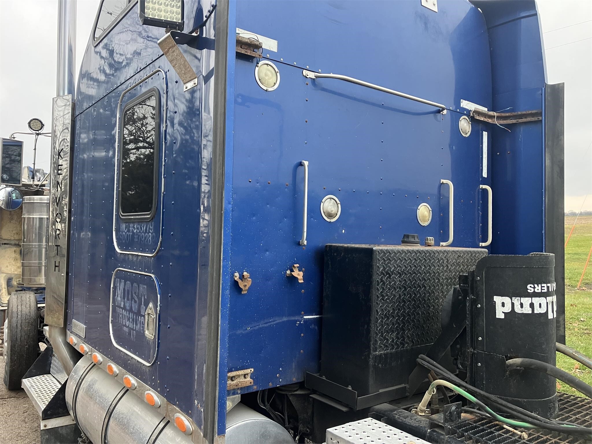 2000 Kenworth W900 Semi Trucks/Trailer