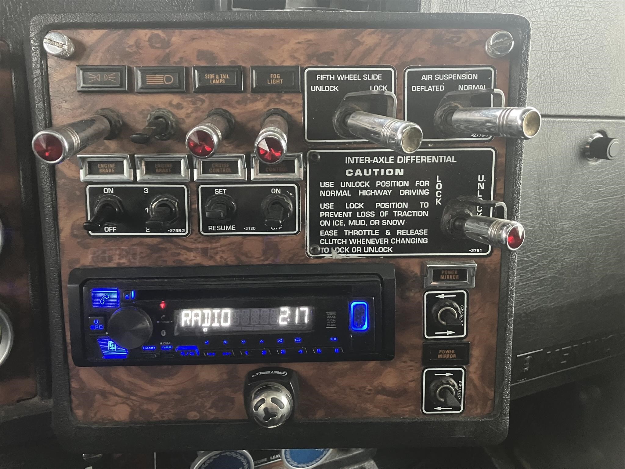 2000 Kenworth W900 Semi Trucks/Trailer