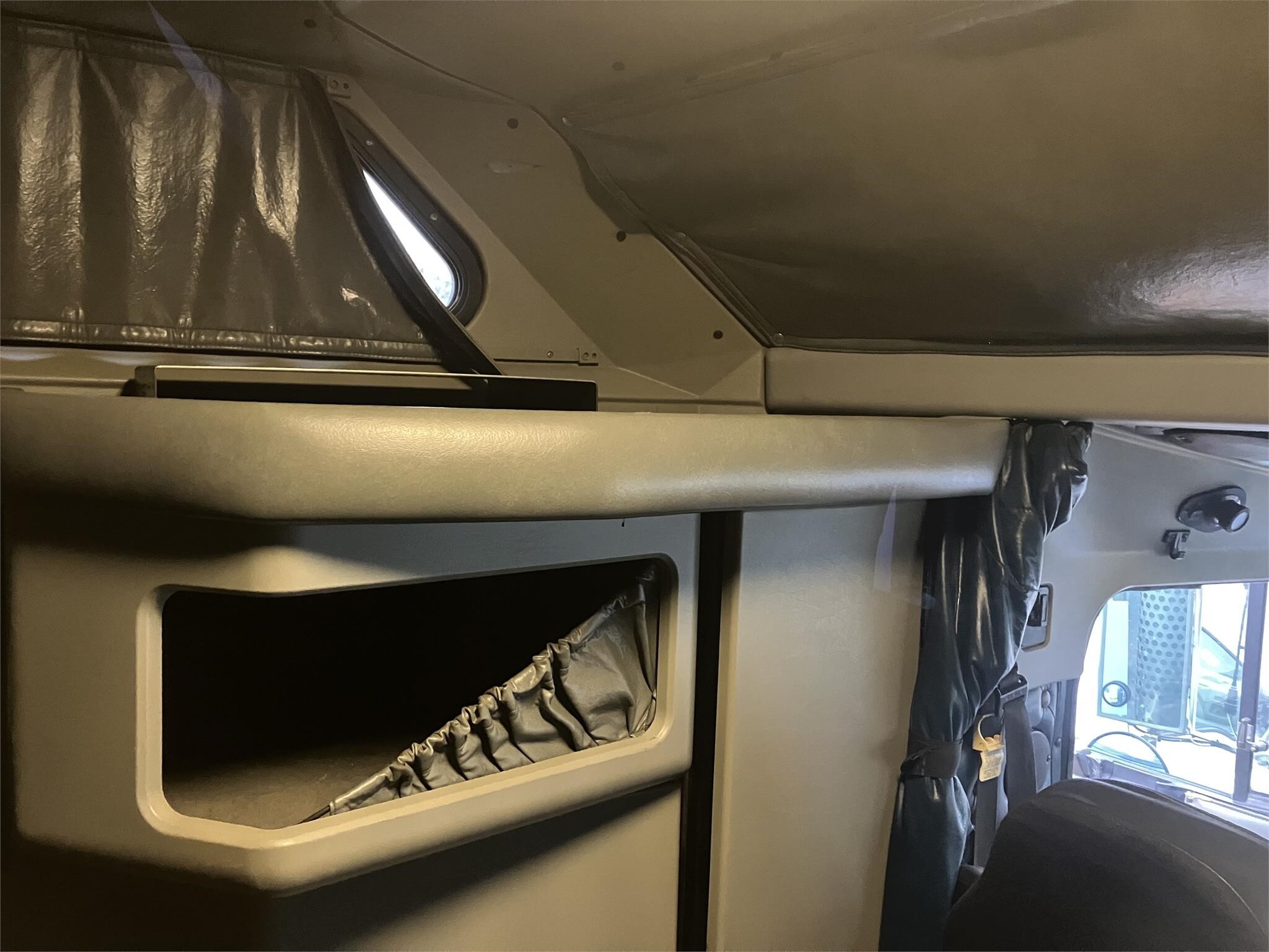 2000 Kenworth W900 Semi Trucks/Trailer