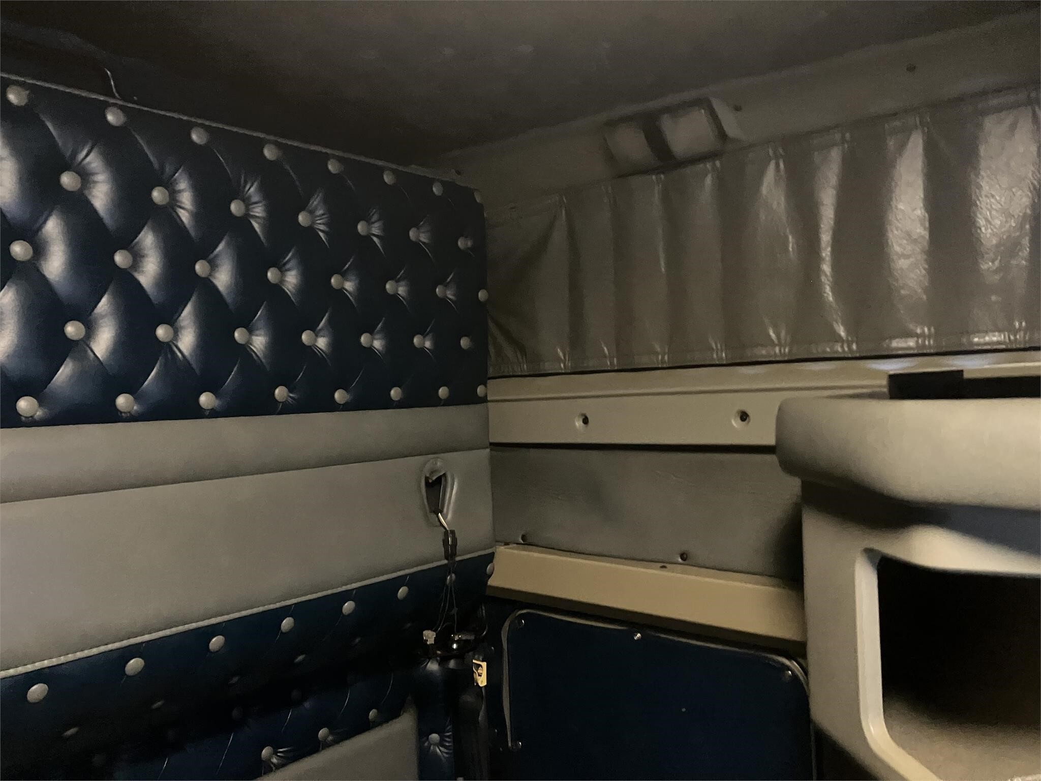 2000 Kenworth W900 Semi Trucks/Trailer