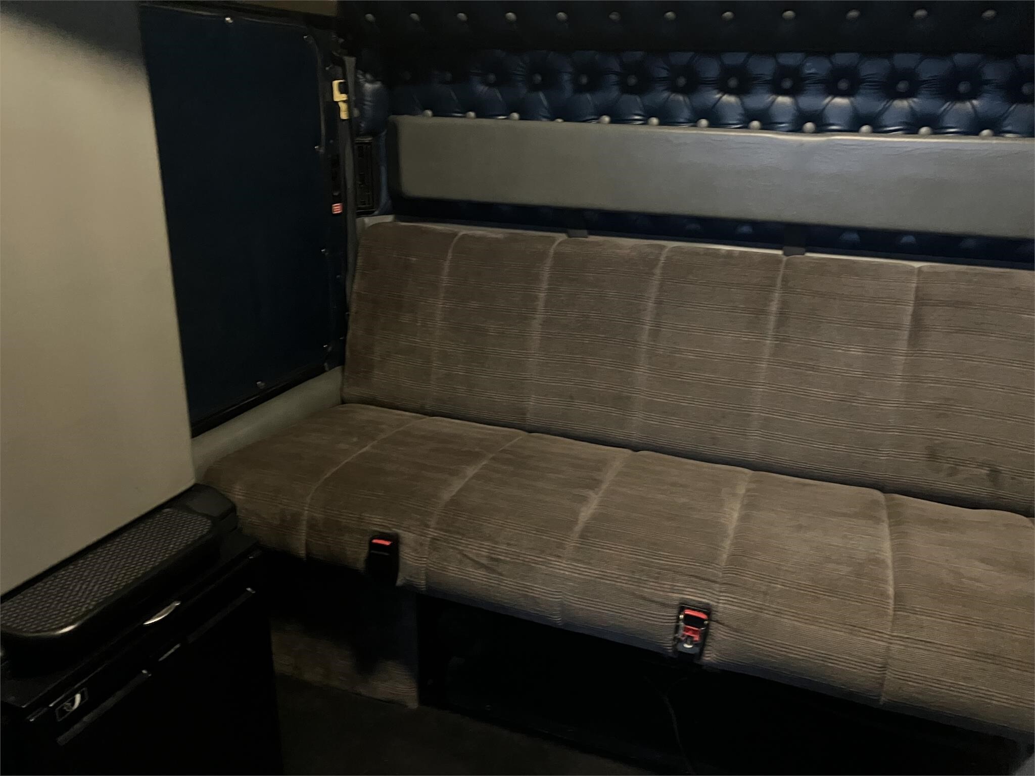 2000 Kenworth W900 Semi Trucks/Trailer