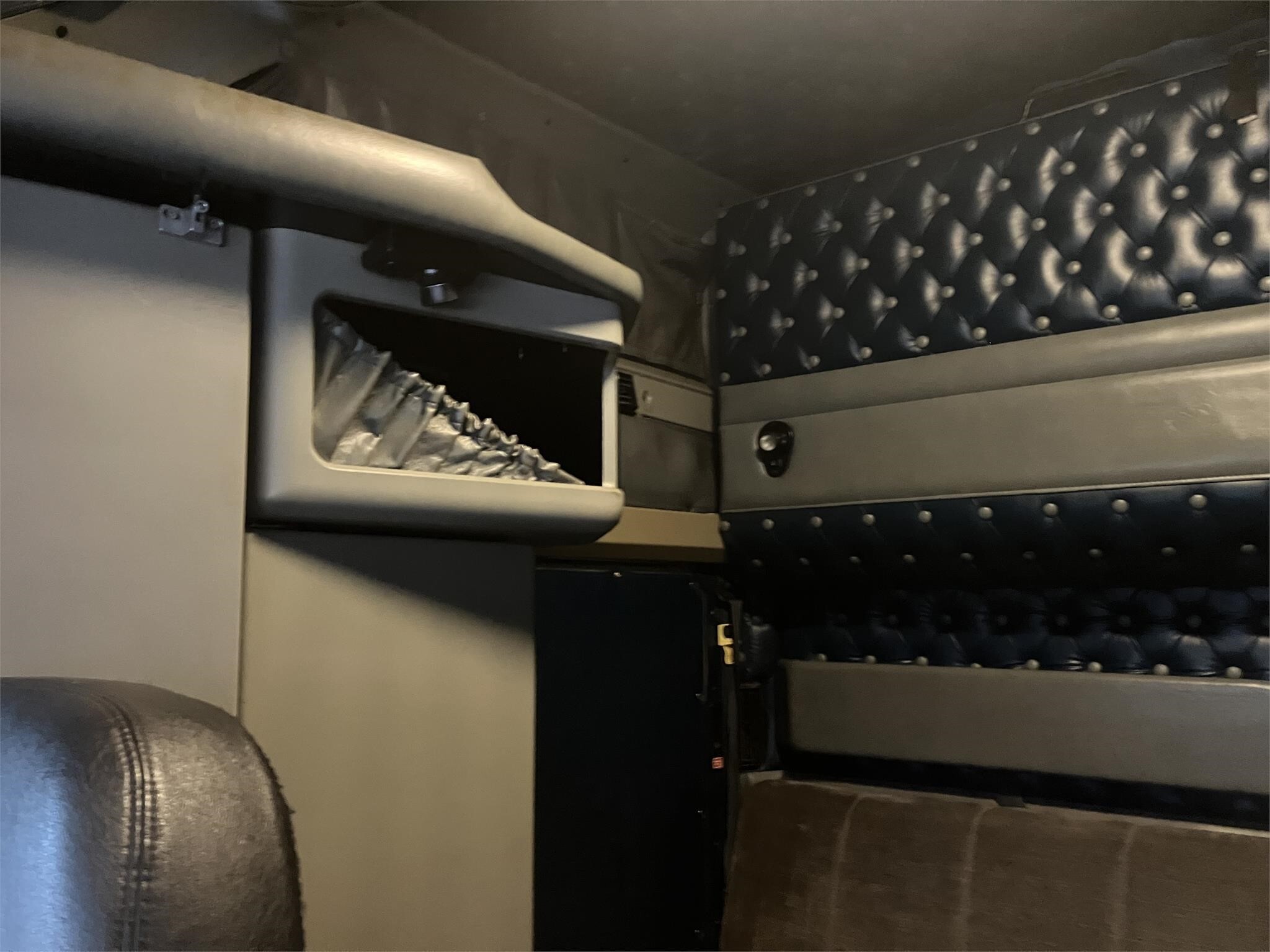 2000 Kenworth W900 Semi Trucks/Trailer