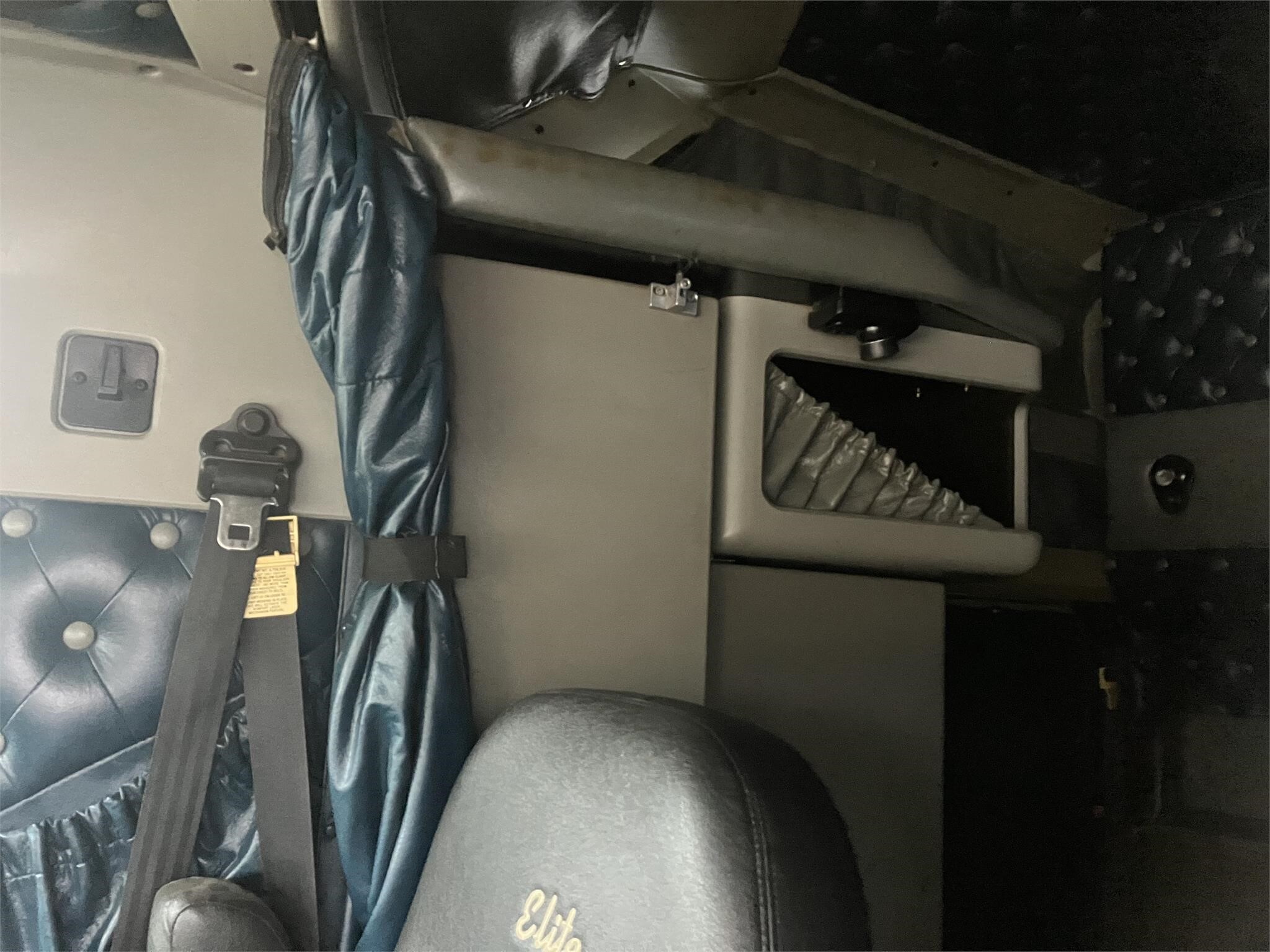 2000 Kenworth W900 Semi Trucks/Trailer