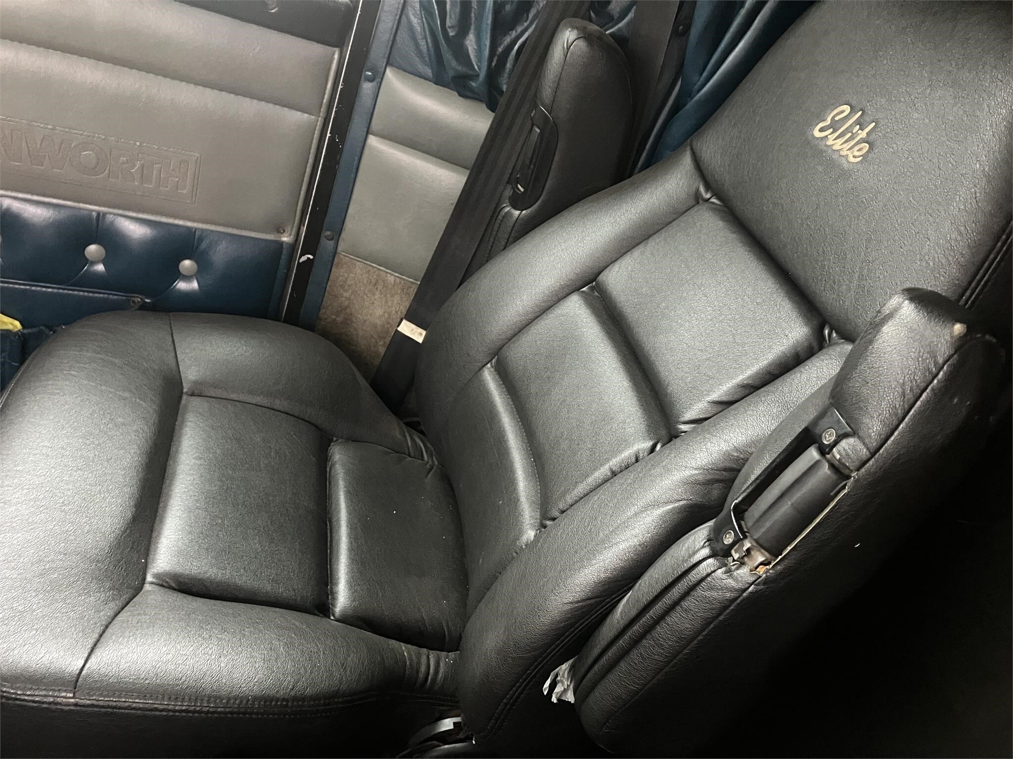 2000 Kenworth W900 Semi Trucks/Trailer