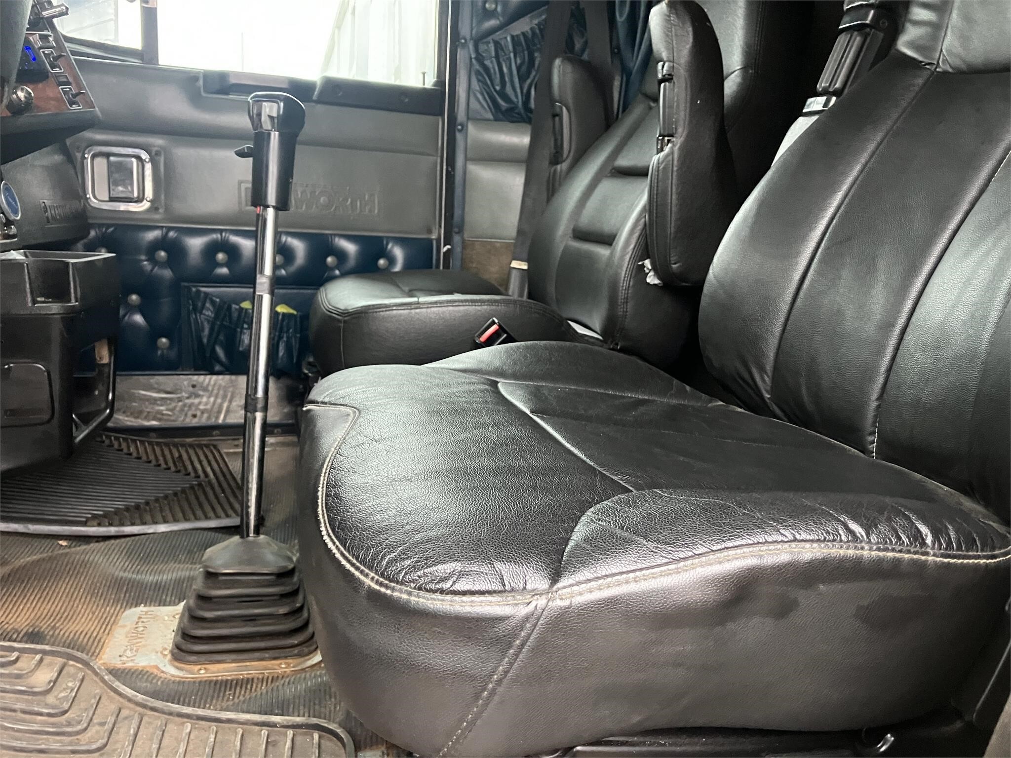 2000 Kenworth W900 Semi Trucks/Trailer