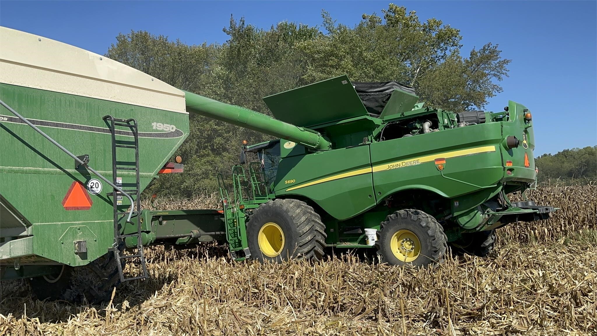 2012 John Deere S690 Combine