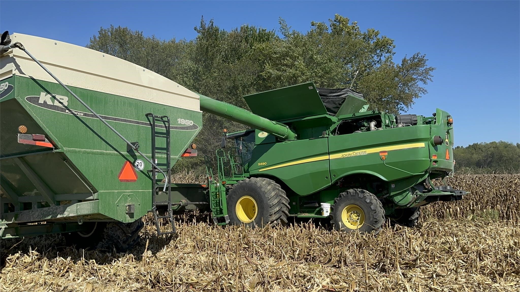 2012 John Deere S690 Combine