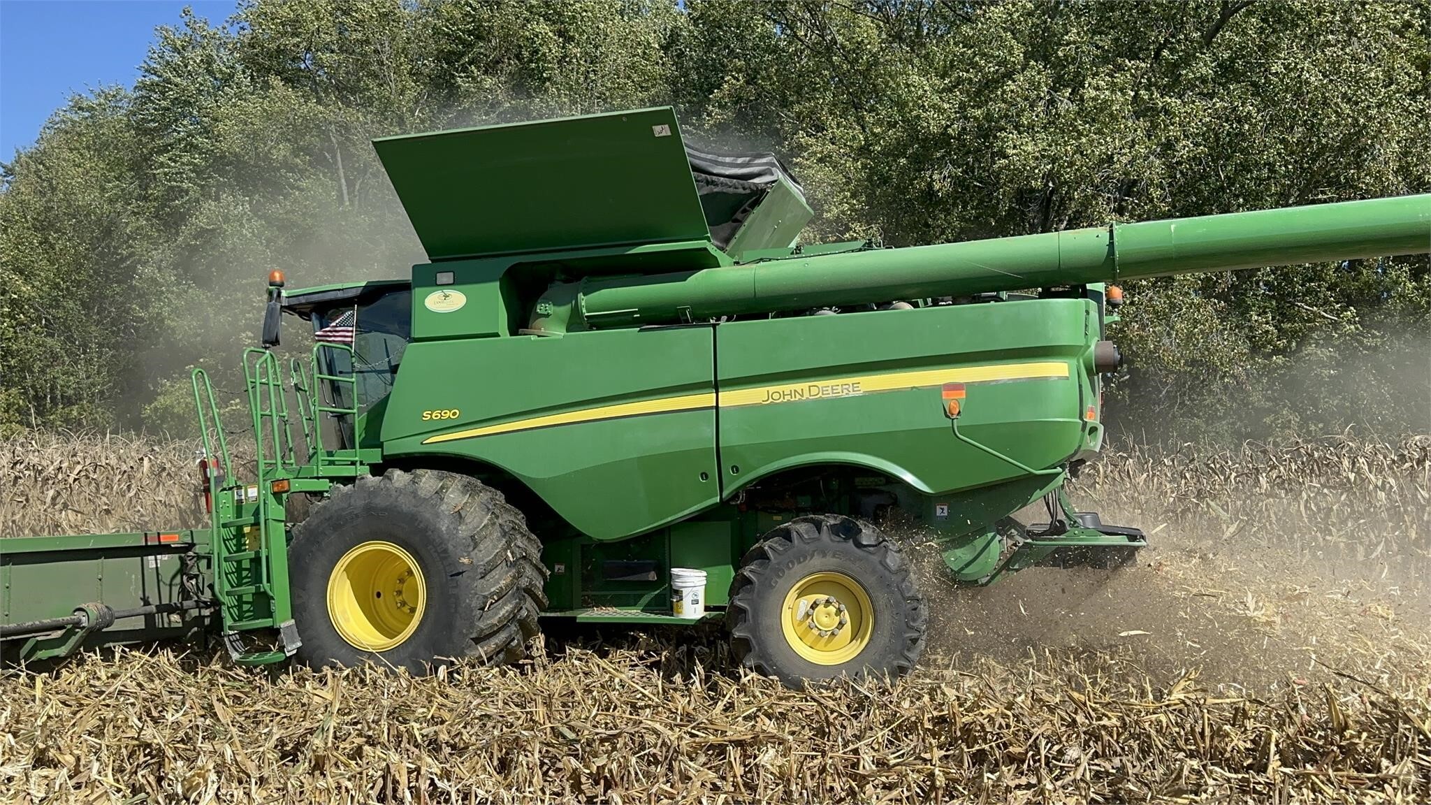 2012 John Deere S690 Combine
