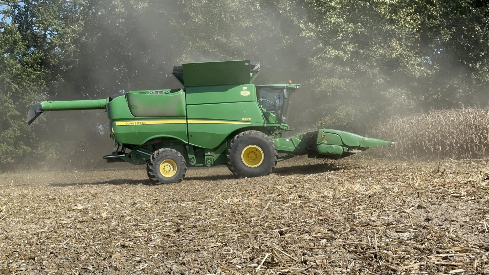 2012 John Deere S690 Combine