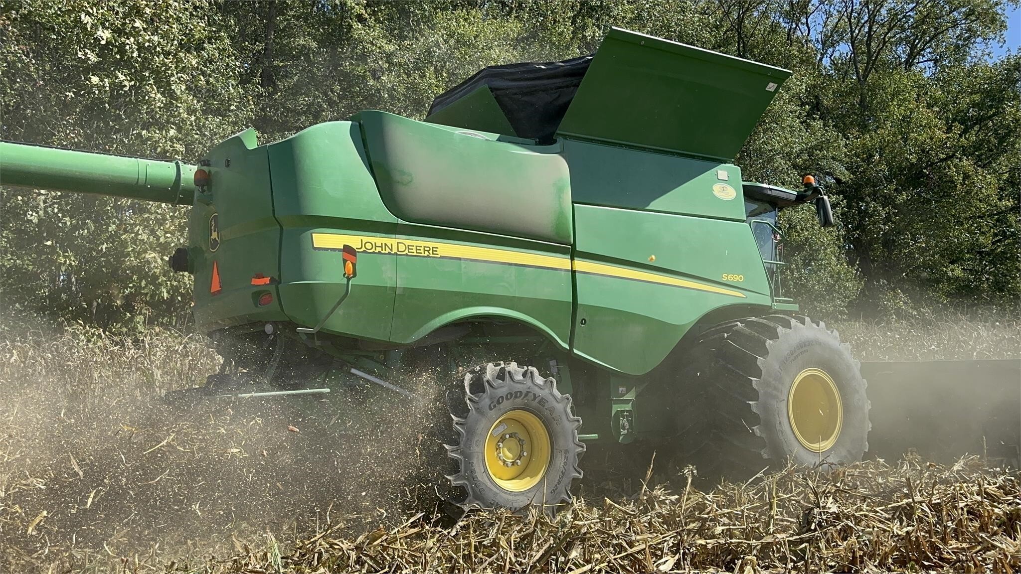 2012 John Deere S690 Combine