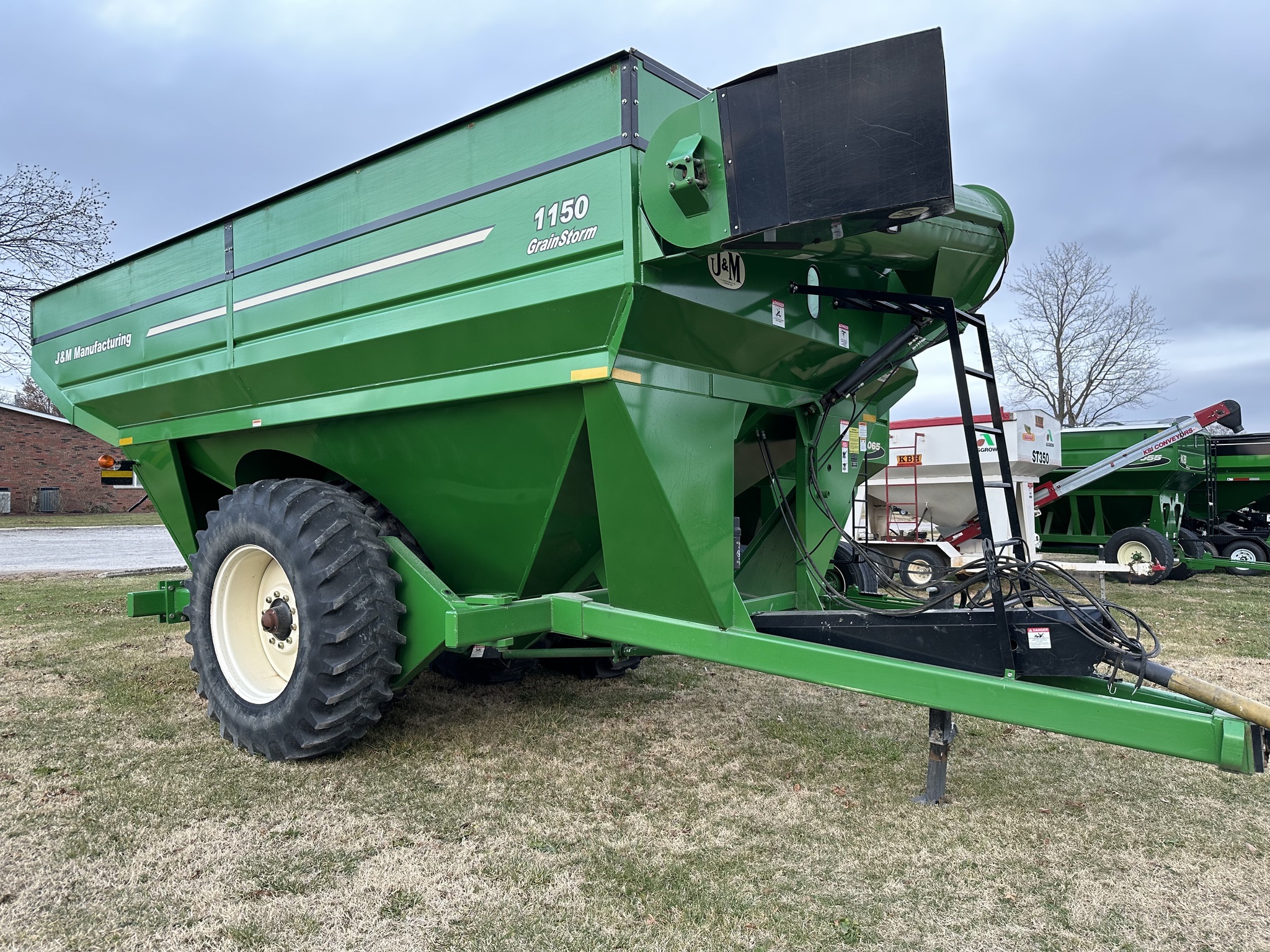  J&M 1150-22D Grain Cart