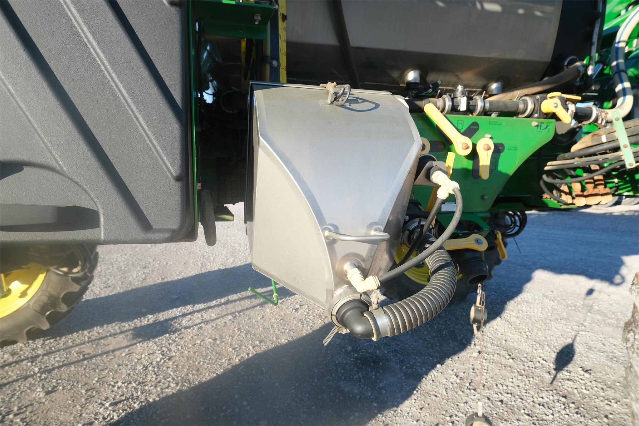 2014 John Deere R4038 Self-Propelled Sprayer