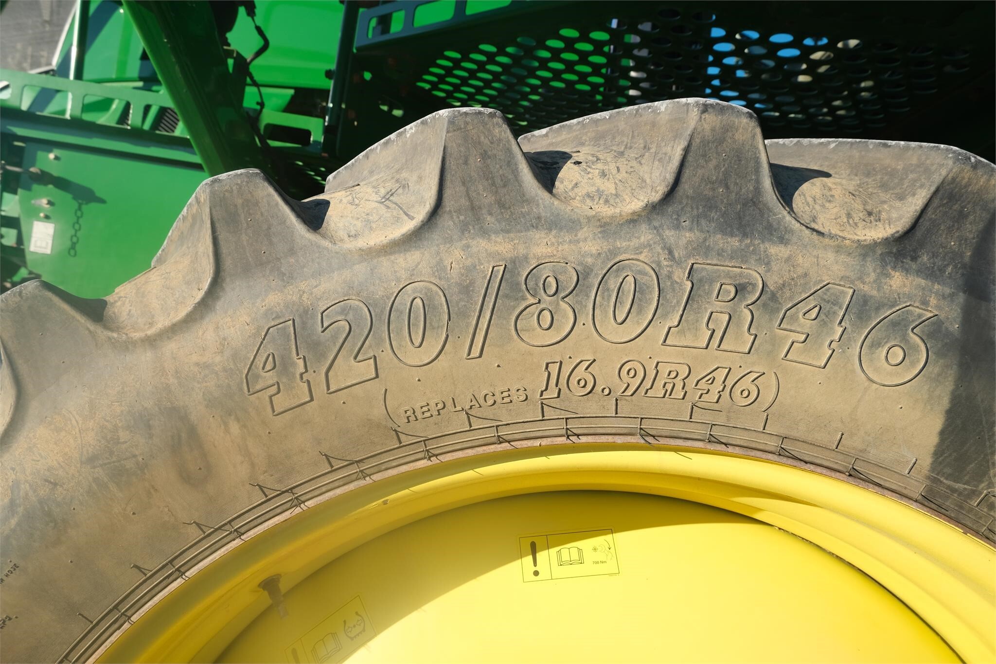 2014 John Deere R4038 Self-Propelled Sprayer