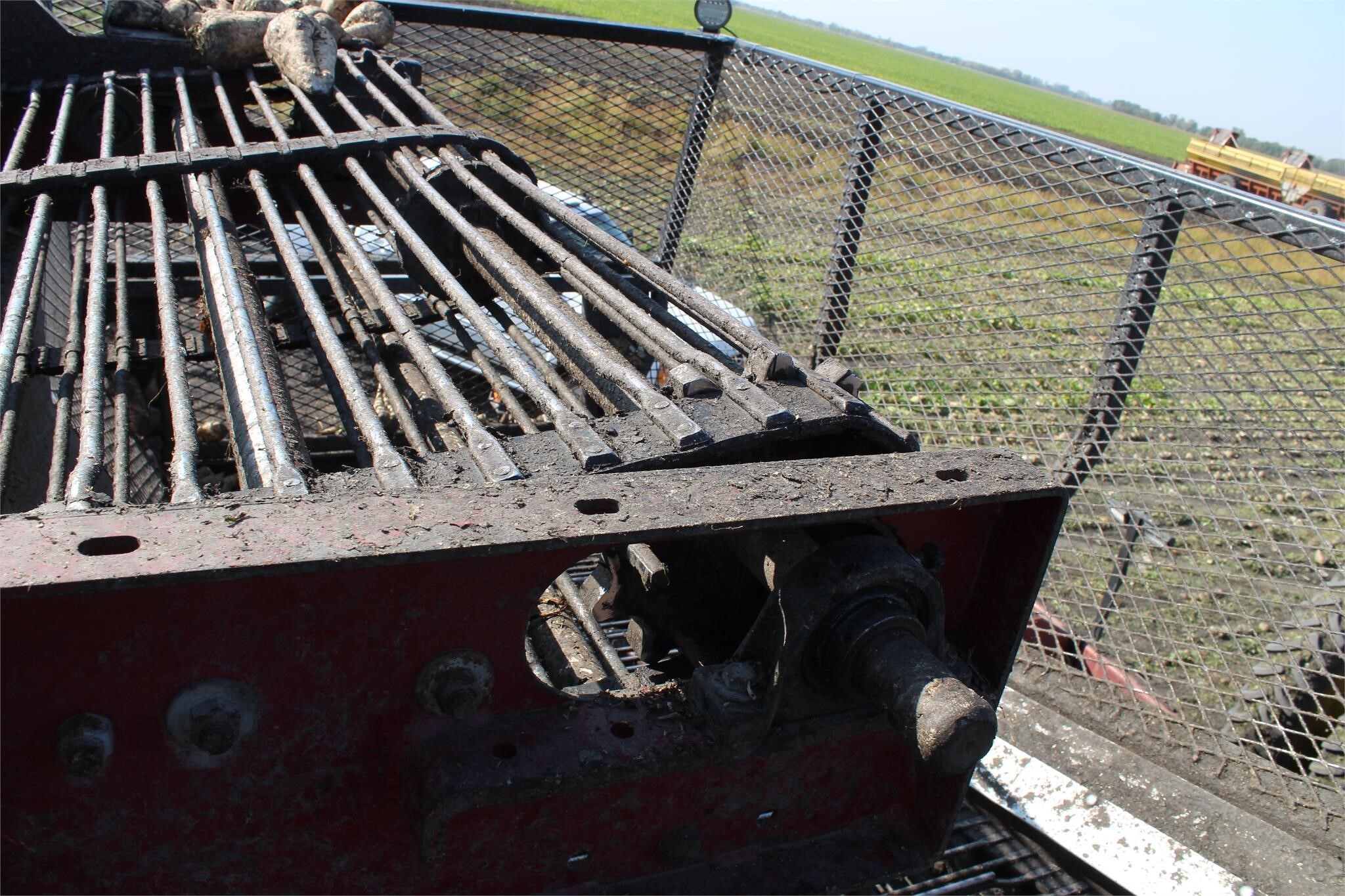2010 Amity 2700 Beet Equipment