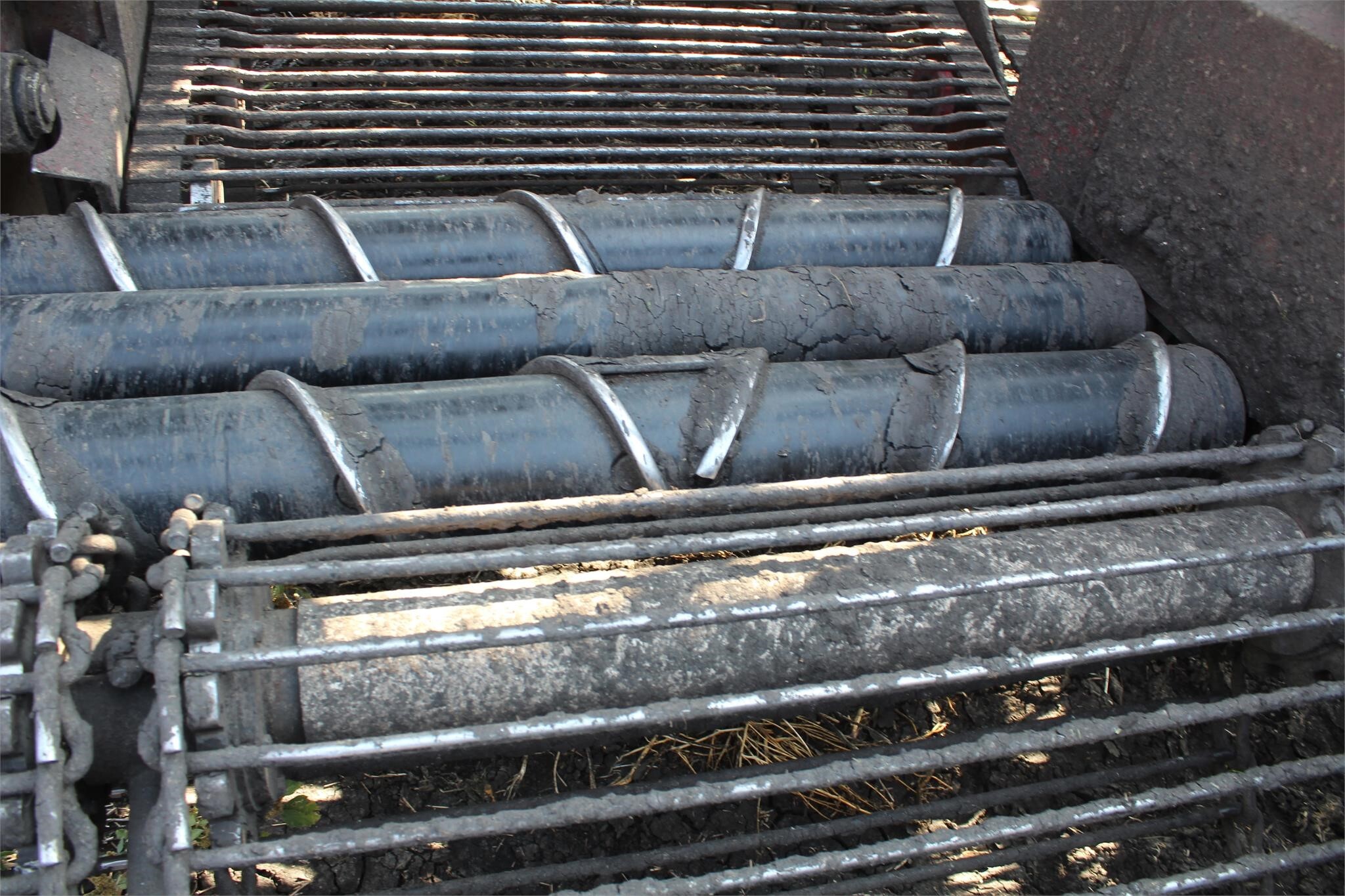 2010 Amity 2700 Beet Equipment