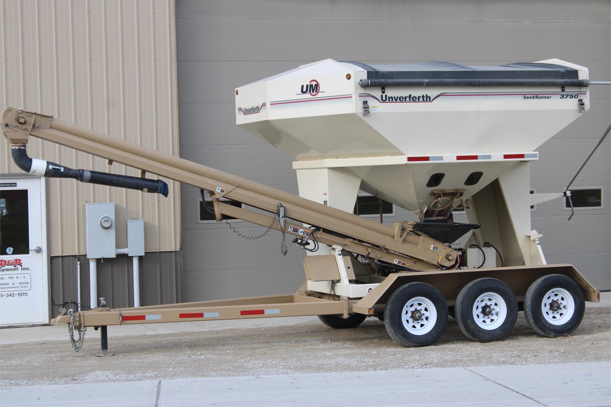 2011 Unverferth 3750 Seed Tender