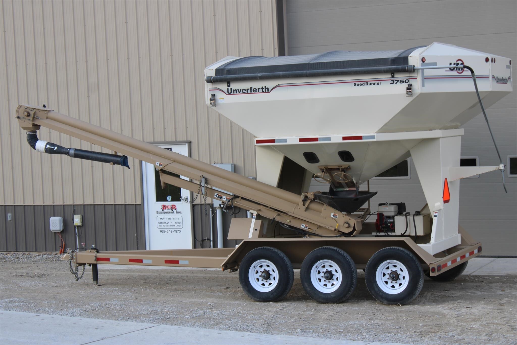 2011 Unverferth 3750 Seed Tender