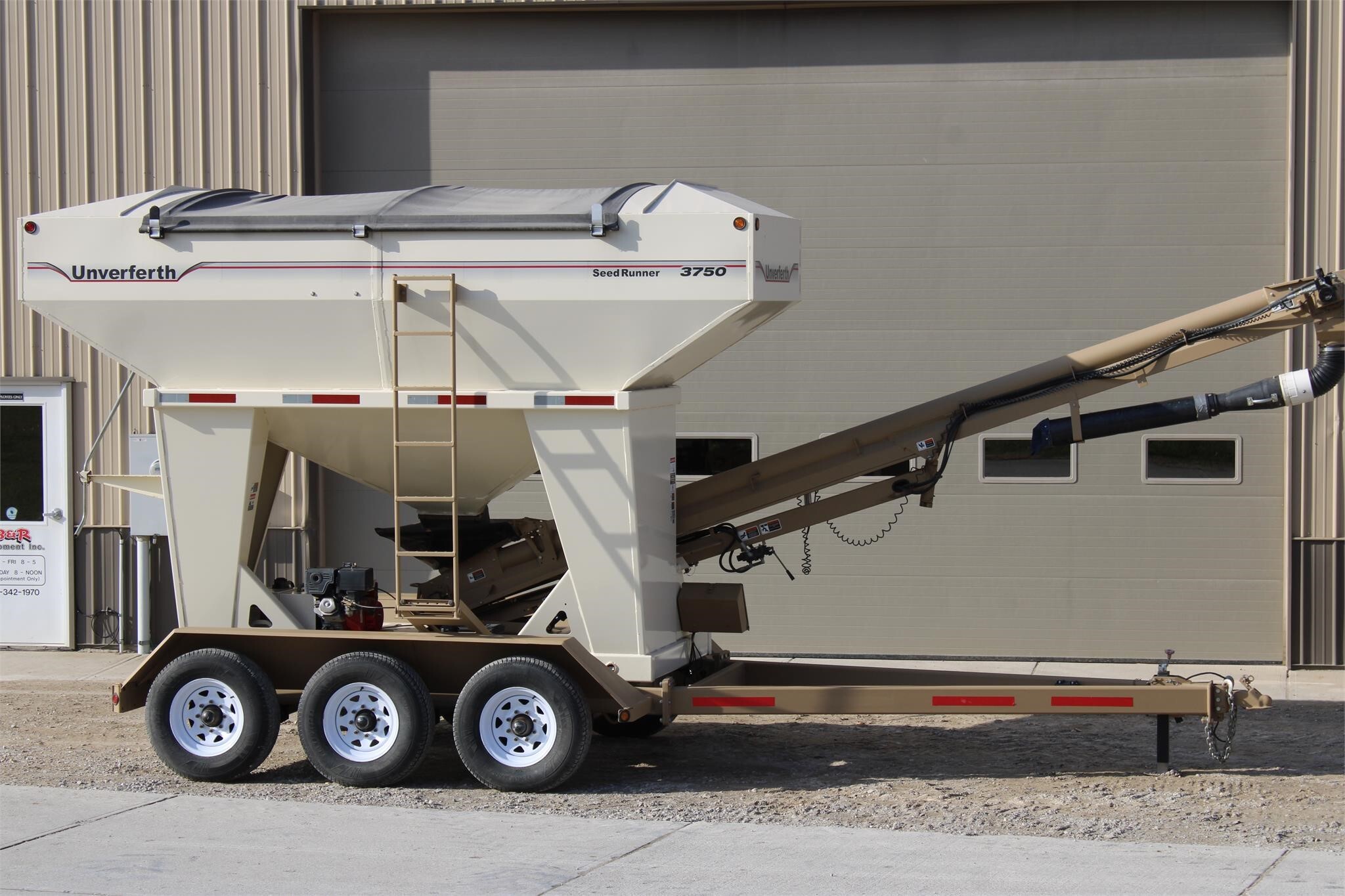 2011 Unverferth 3750 Seed Tender