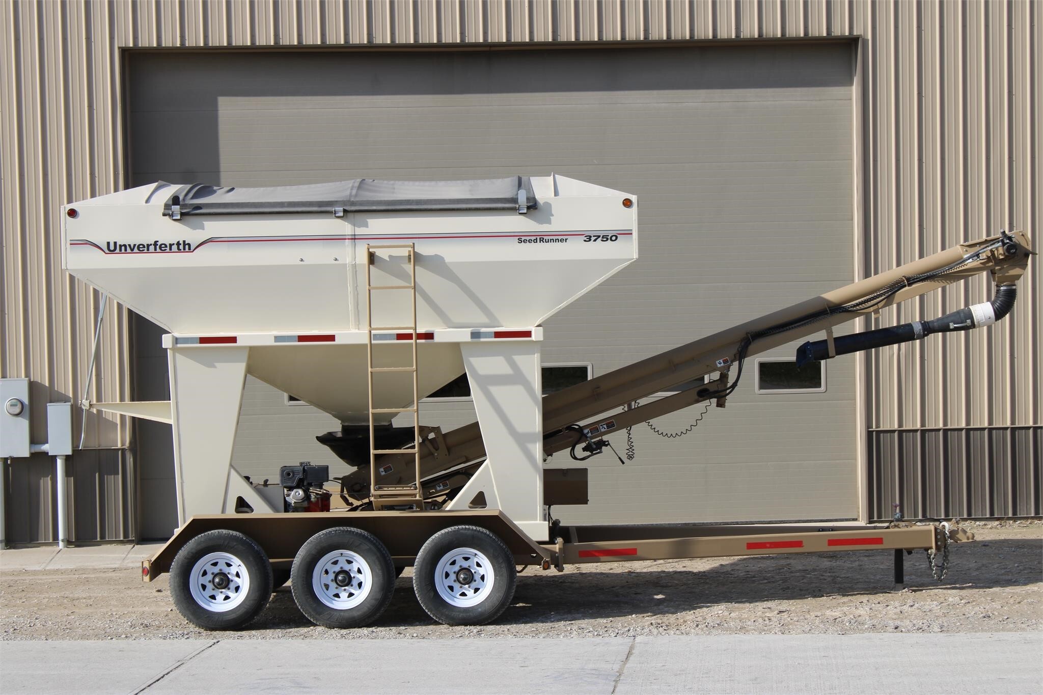 2011 Unverferth 3750 Seed Tender