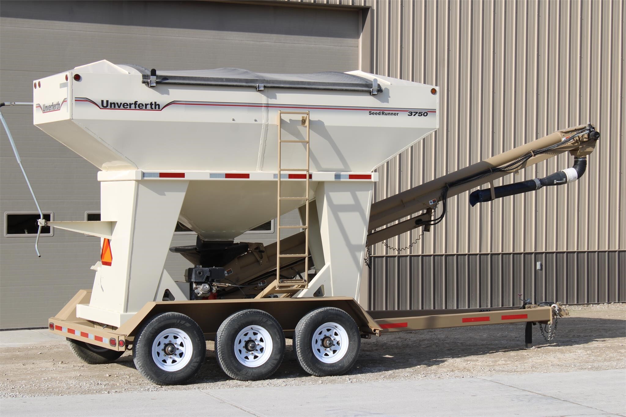 2011 Unverferth 3750 Seed Tender