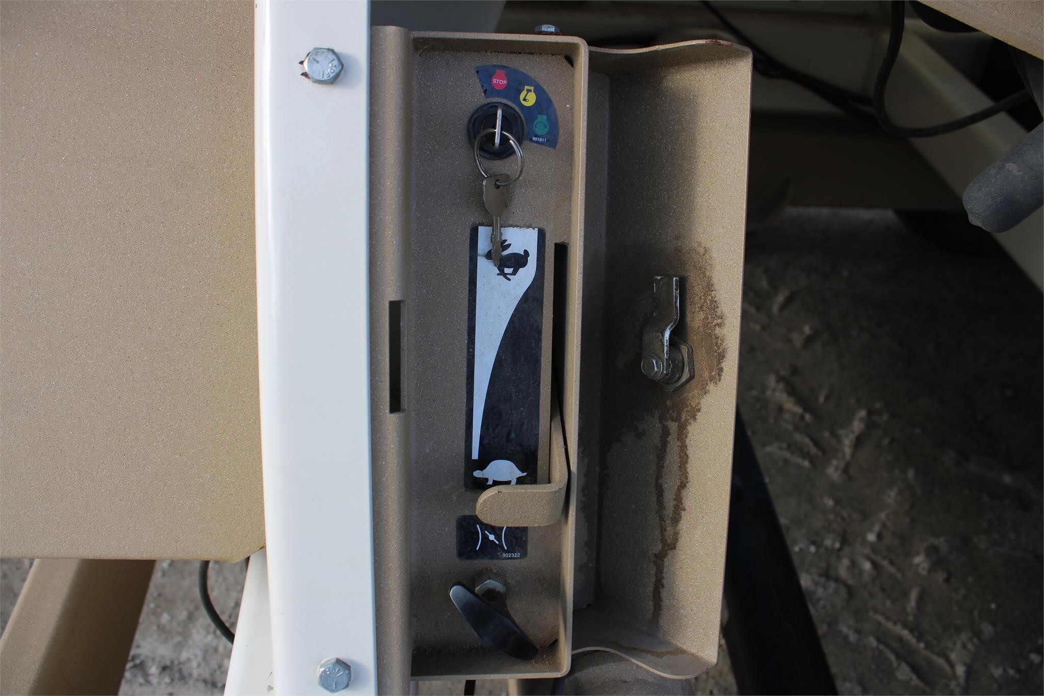 2011 Unverferth 3750 Seed Tender