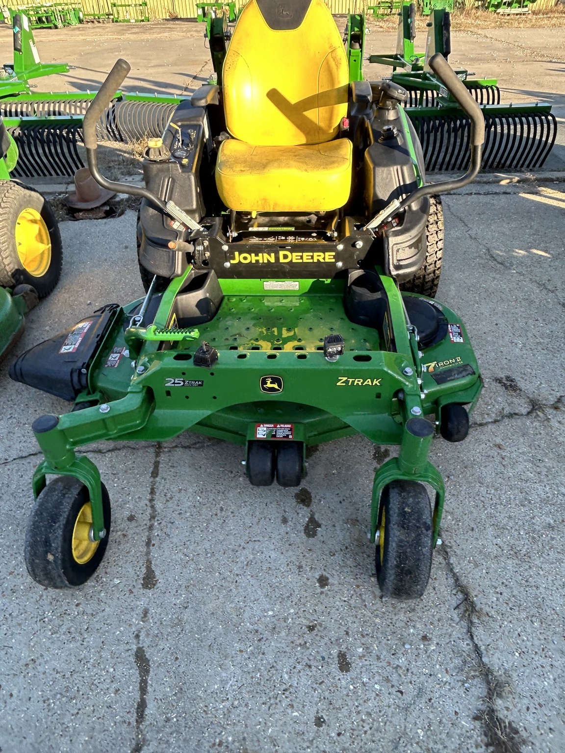 2022 John Deere Z915E Lawn Mower