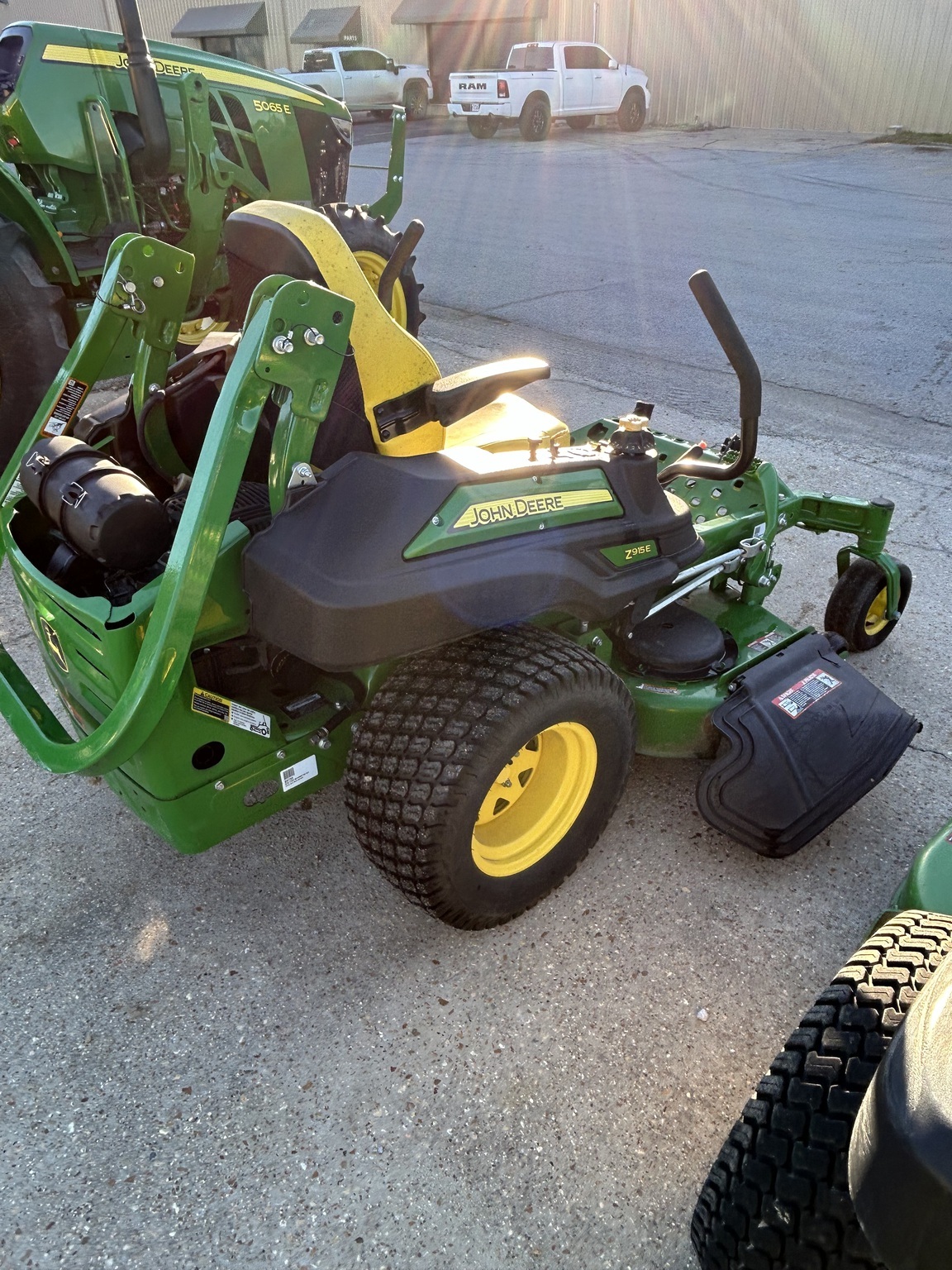 2022 John Deere Z915E Lawn Mower