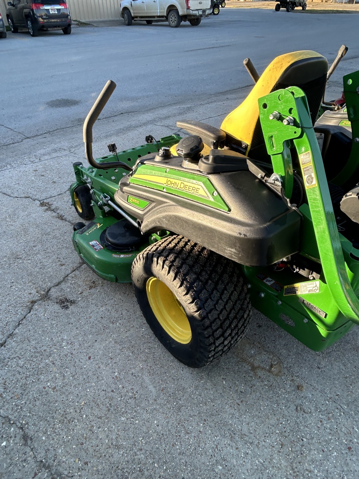 2022 John Deere Z915E Lawn Mower