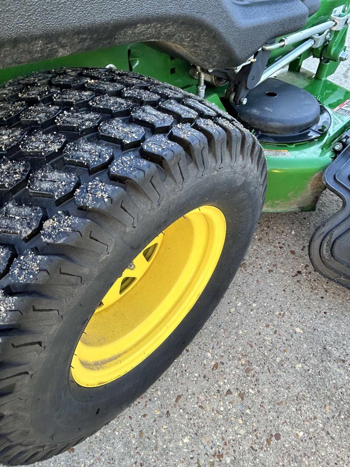 2022 John Deere Z915E Lawn Mower