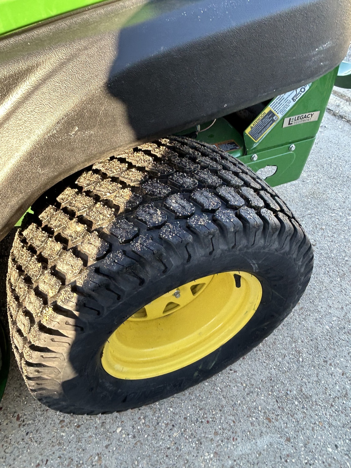 2022 John Deere Z915E Lawn Mower