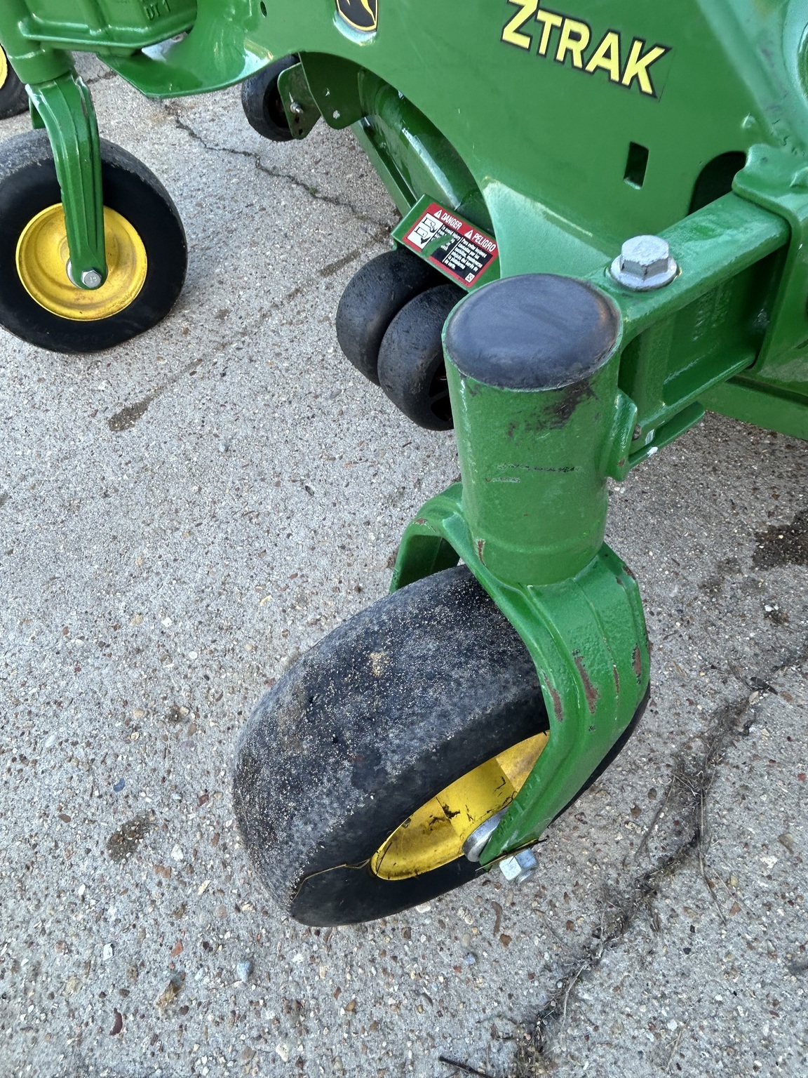 2022 John Deere Z915E Lawn Mower