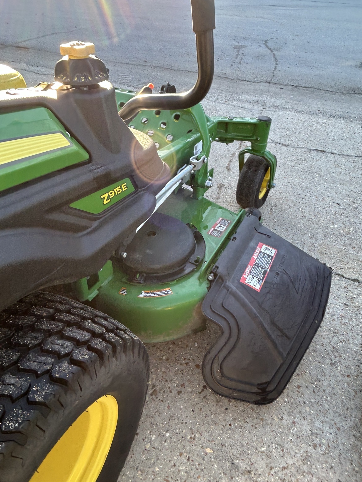 2022 John Deere Z915E Lawn Mower