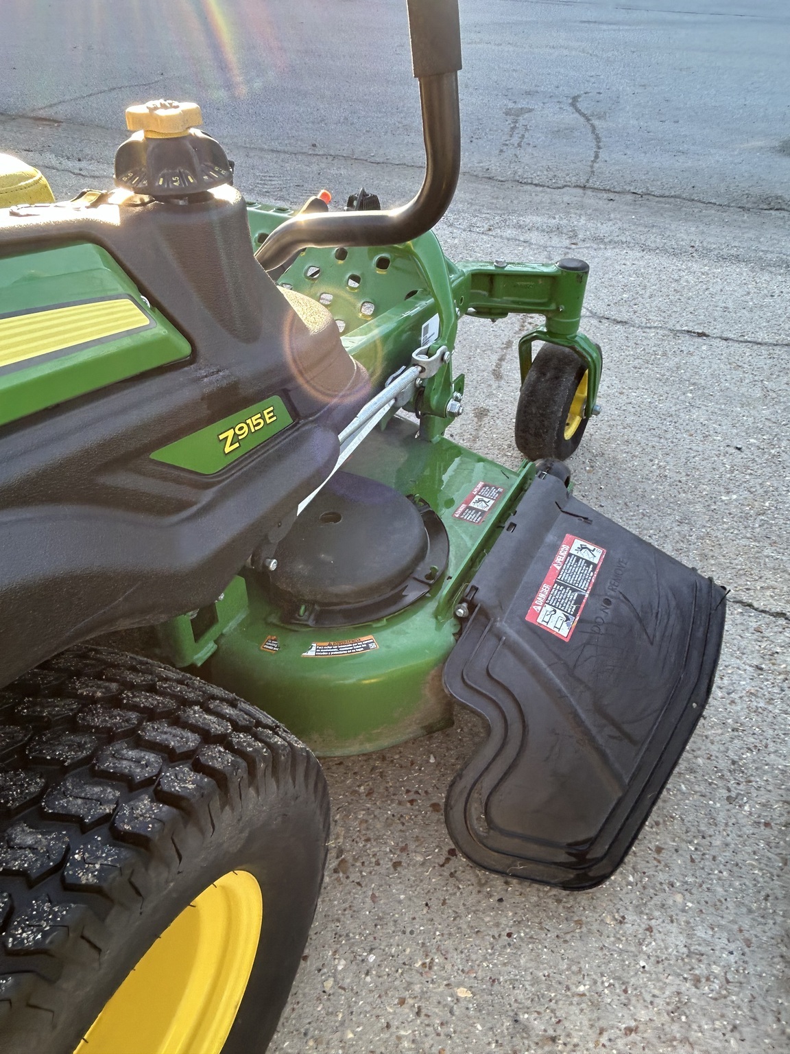 2022 John Deere Z915E Lawn Mower