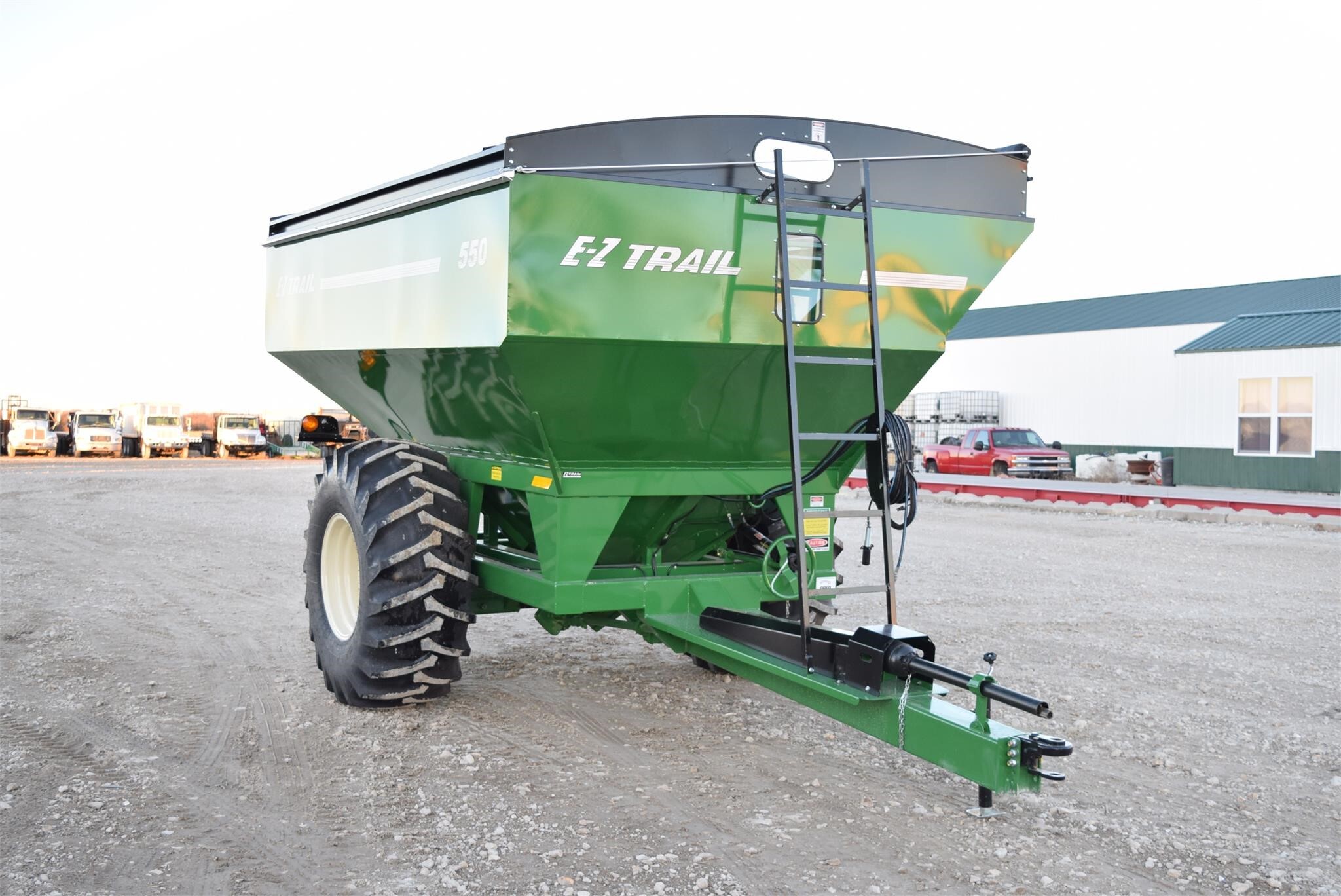 2024 EZ Trail 550 Grain Cart 24,800 Machinery Pete