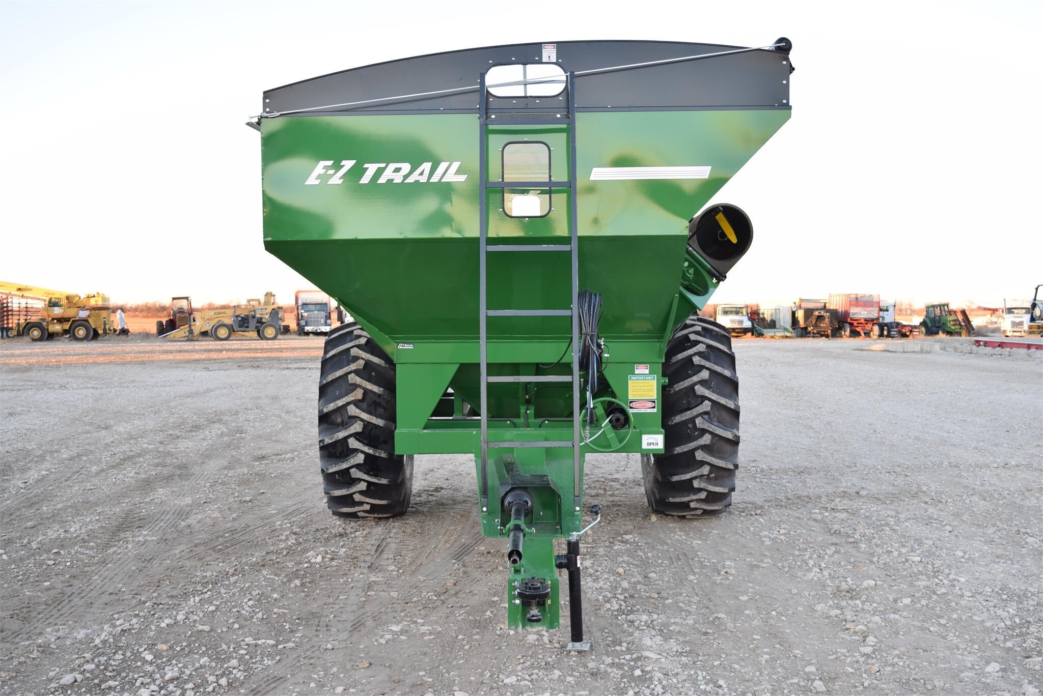 2024 EZ Trail 550 Grain Cart 24,800 Machinery Pete
