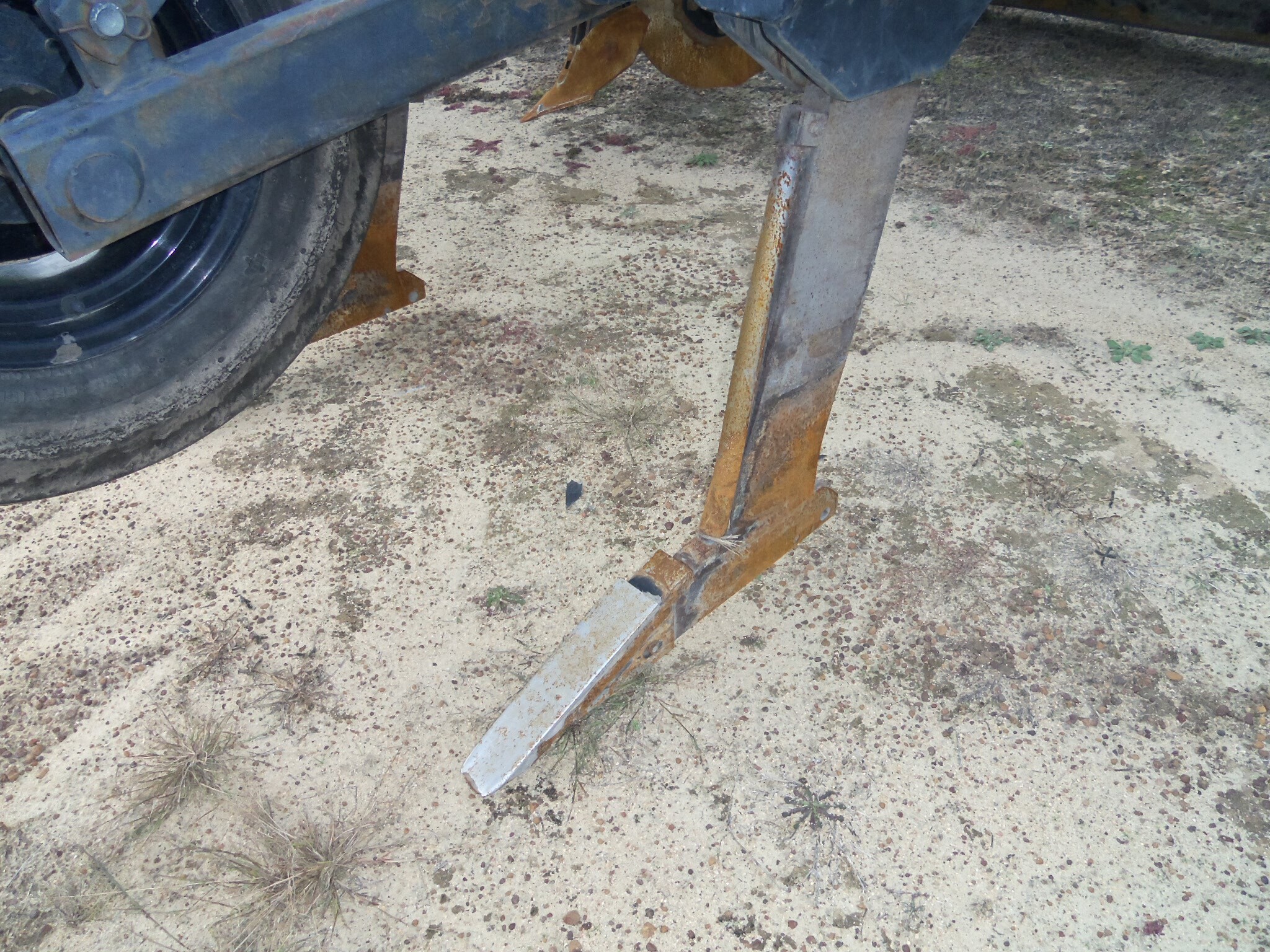  6772 12 Row Lift-N-Till In-Line Ripper