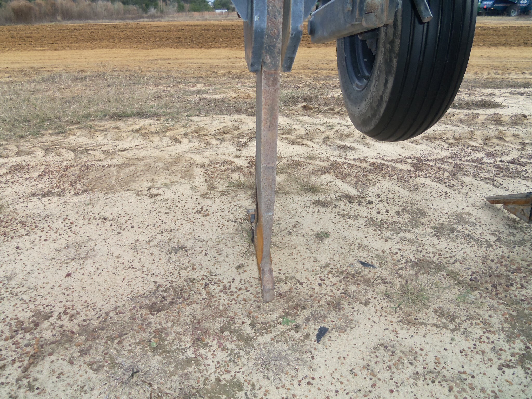  6772 12 Row Lift-N-Till In-Line Ripper