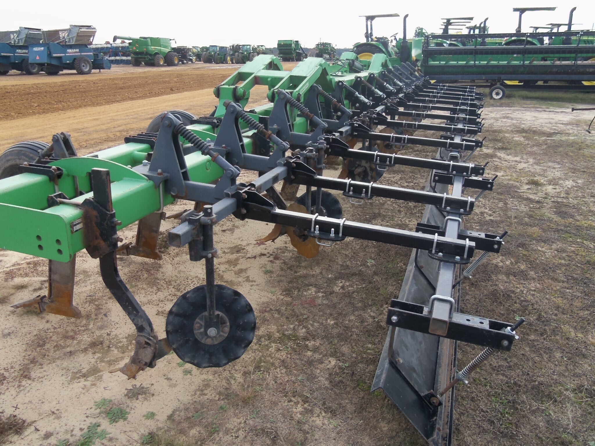  6772 12 Row Lift-N-Till In-Line Ripper