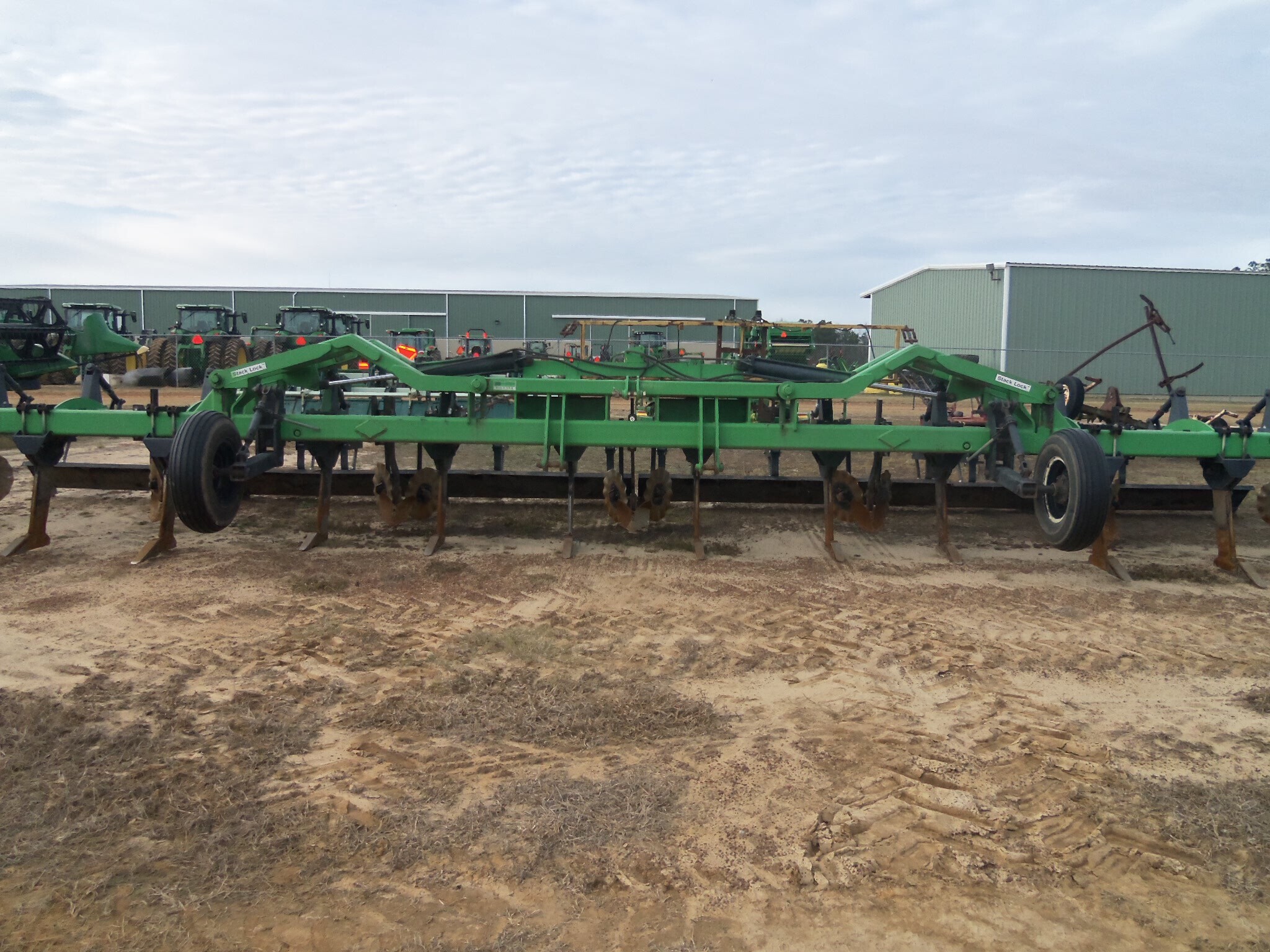  6772 12 Row Lift-N-Till In-Line Ripper