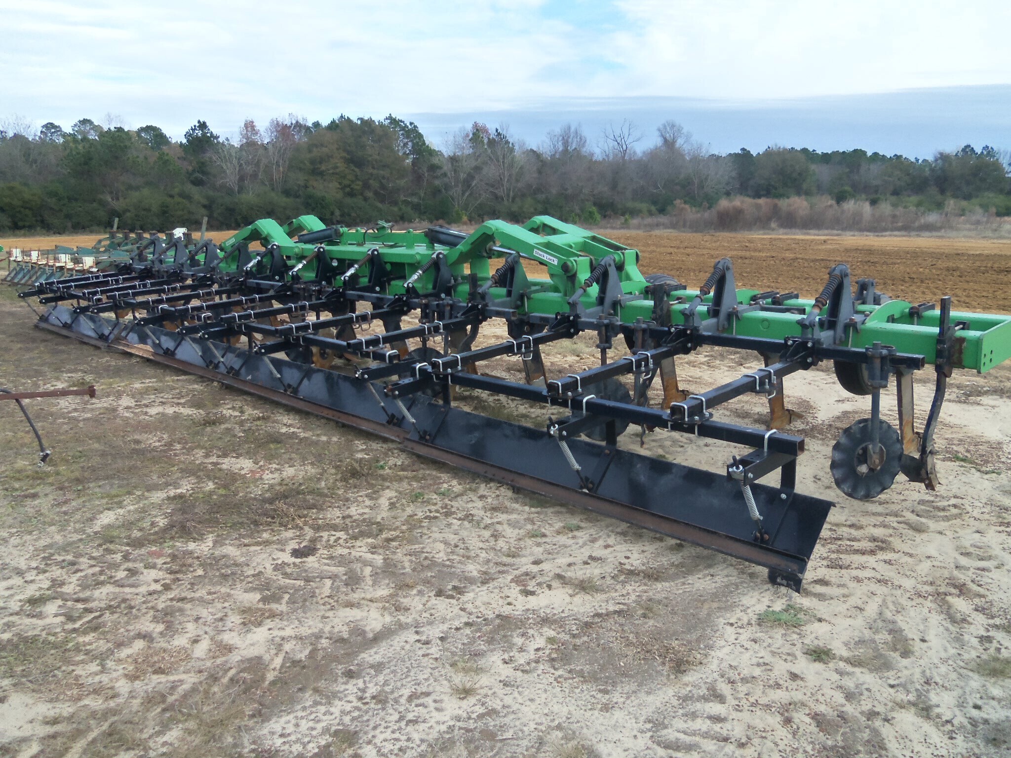  6772 12 Row Lift-N-Till In-Line Ripper