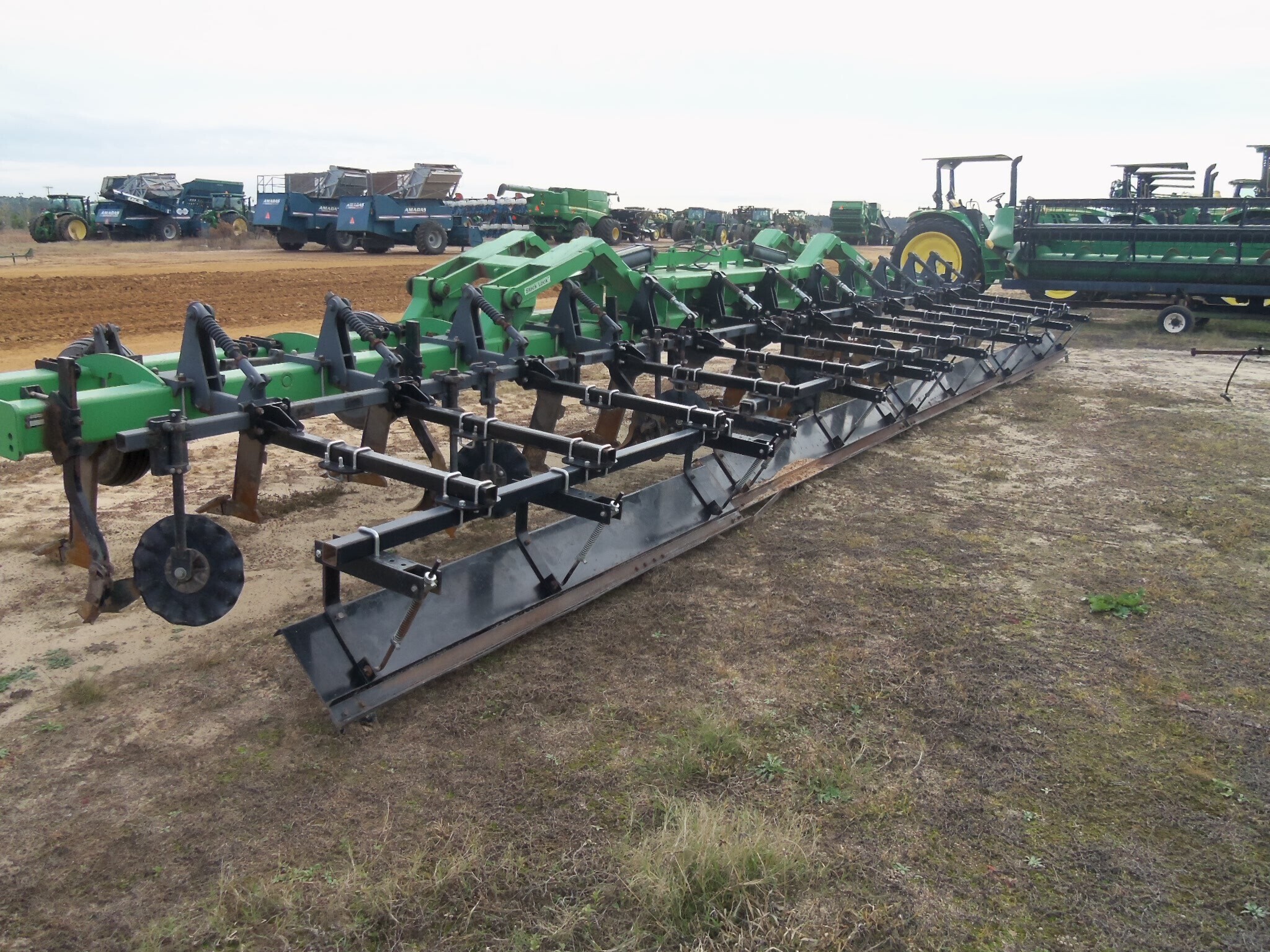  6772 12 Row Lift-N-Till In-Line Ripper