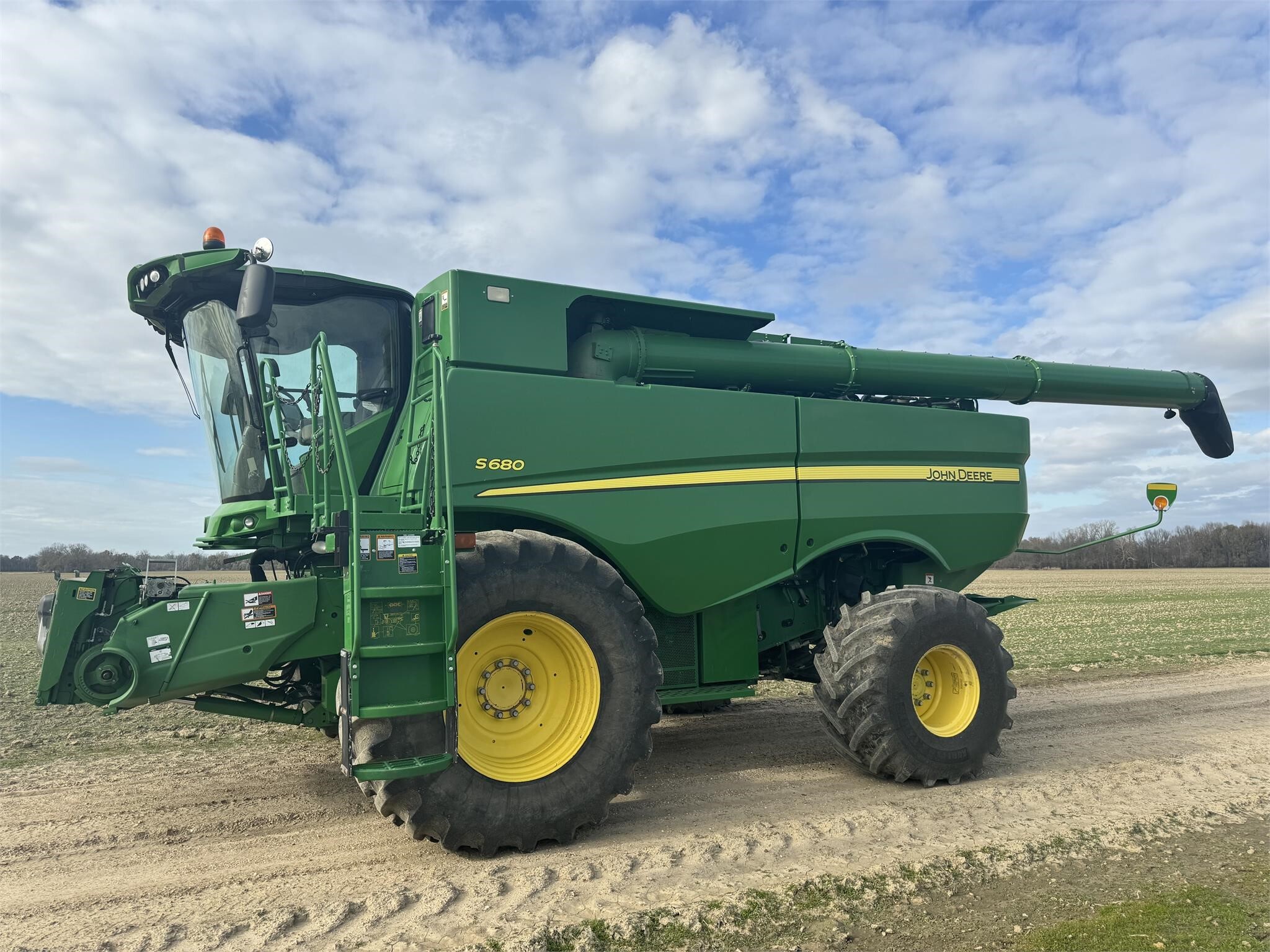 2015 John Deere S680 Combine